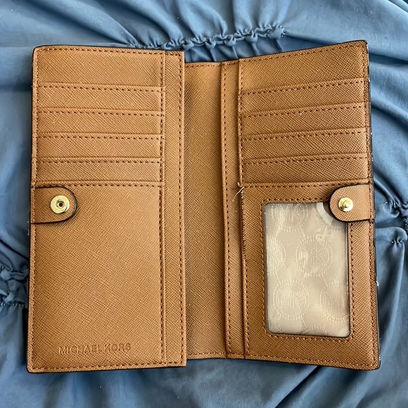 Michael Kors Logo Wallet - see all photos! - Picture 3 of 5